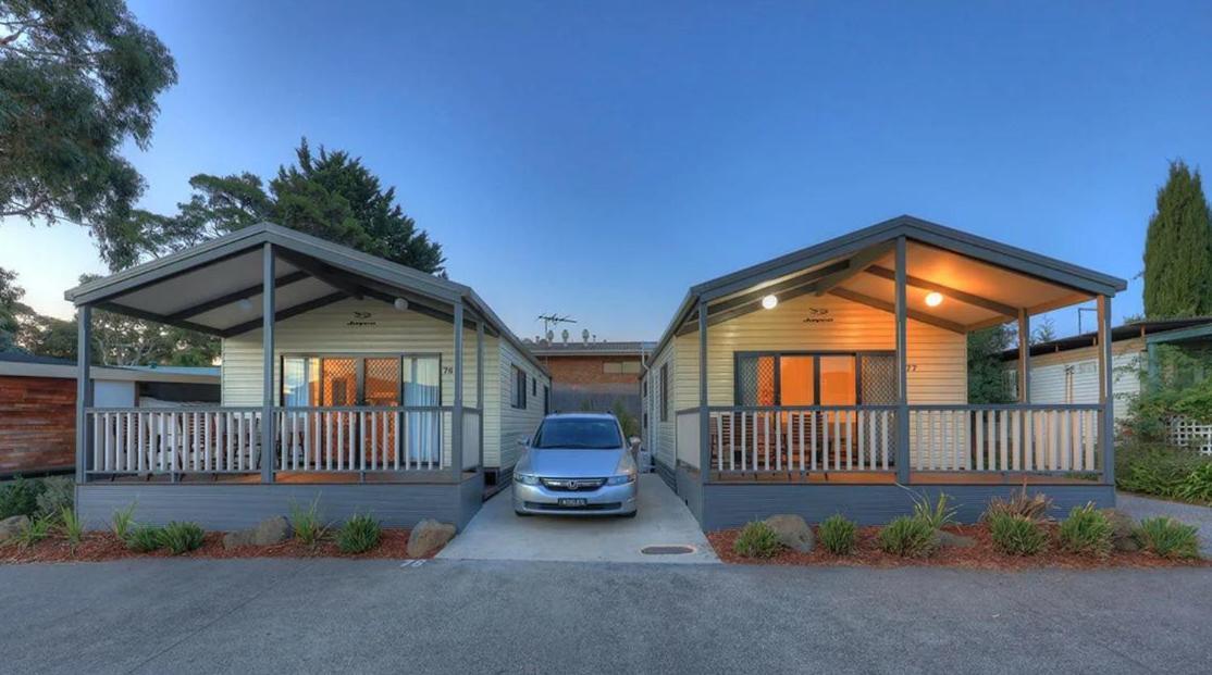 Airport Tourist Village Melbourne Bagian luar foto